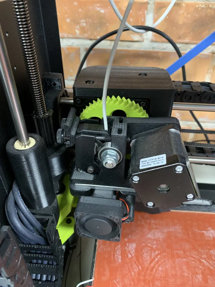 Thumbscrews that you use to loosen the filament from the print head